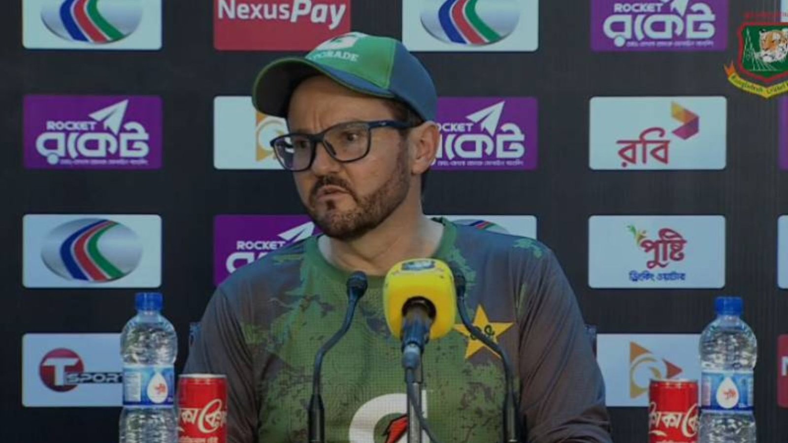 Mike Hesson Criticizes Mirpur Pitch Following Pakistan’s Batting Collapse