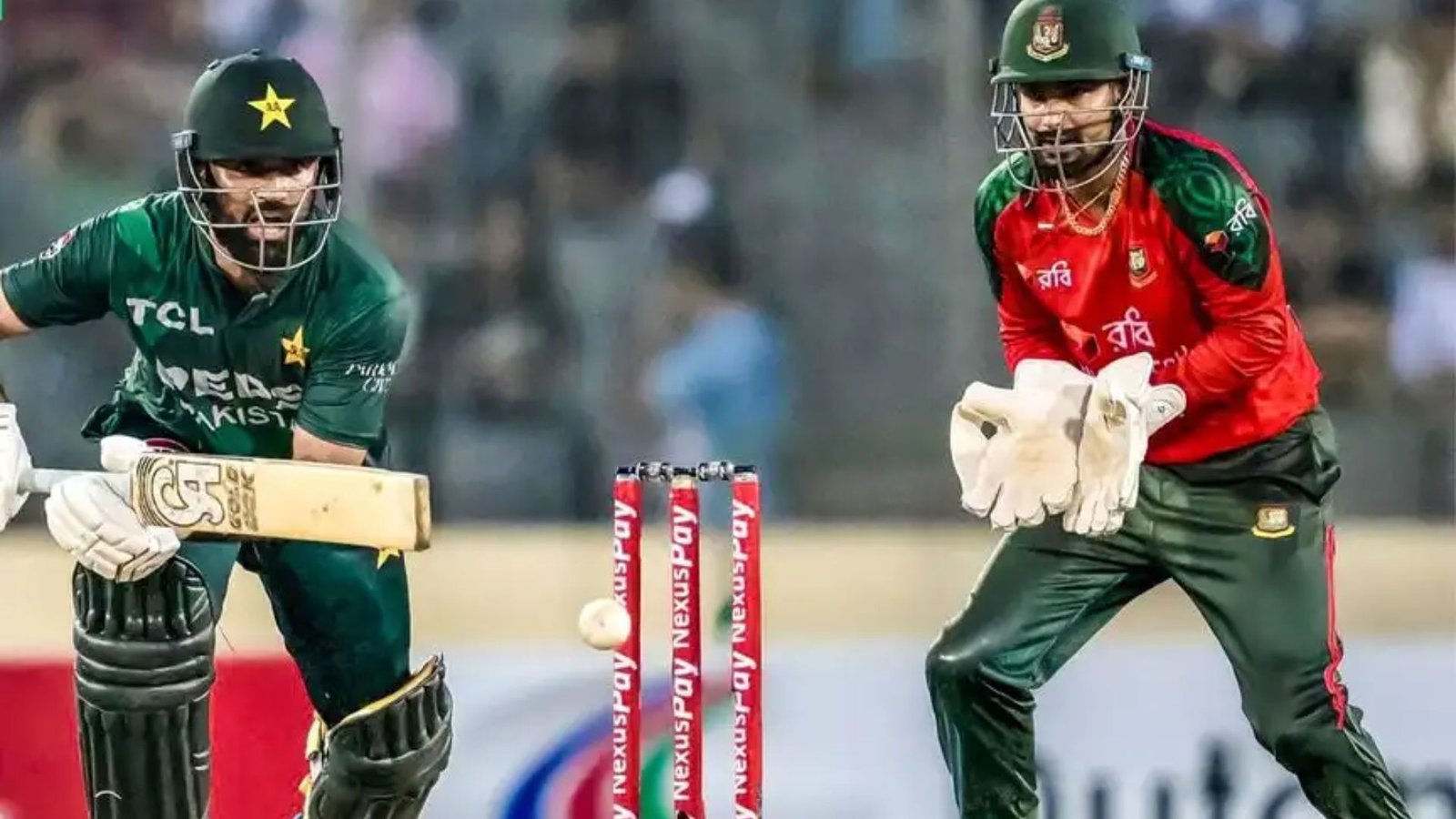 Pakistan in Deep Trouble After Top 6 Batters Fall in Single Figures